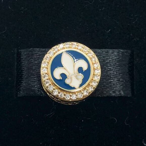 ✨🔥Pandora New Orleans Louisiana Exclusive Fleu De Lis Logo Button Charm - Picture 1 of 4